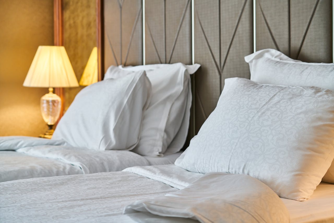 services-02 Inviting hotel room with comfortable bedding and ambient lighting, perfect for relaxation and luxury stay.